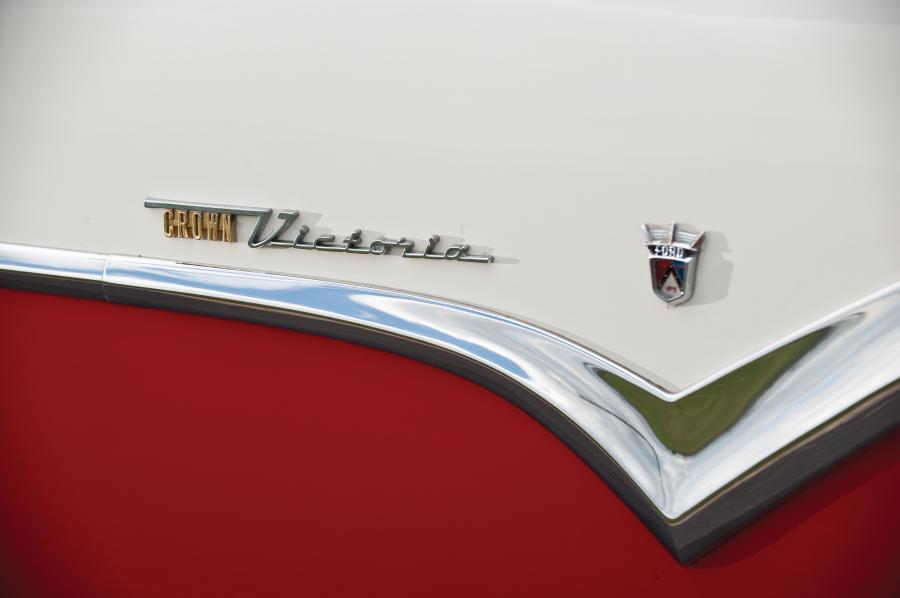  Ford Fairlane Crown Victoria Skyliner 1955 года  (фото 30 из 36)